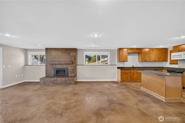 4808 Glasgow Way, Anacortes, WA 98221