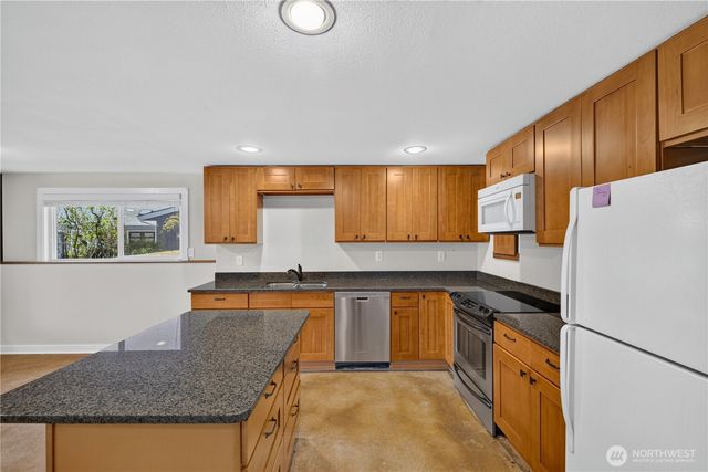 4808 Glasgow Way, Anacortes, WA 98221