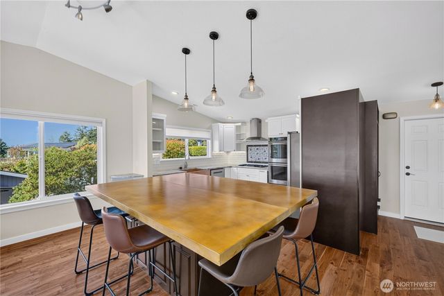 4808 Glasgow Way, Anacortes, WA 98221