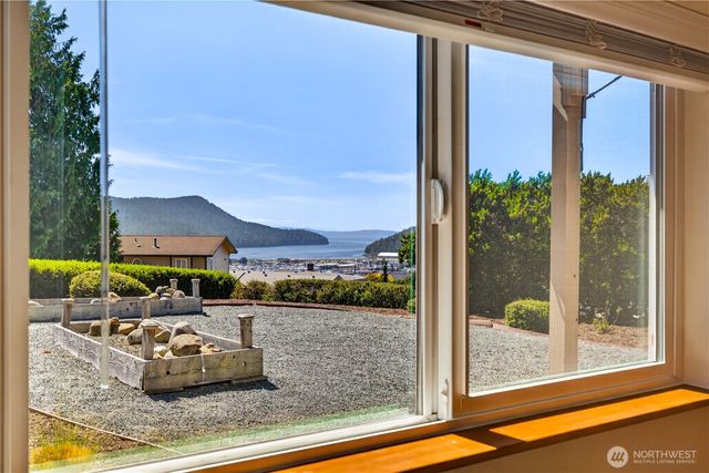 4808 Glasgow Way, Anacortes, WA 98221