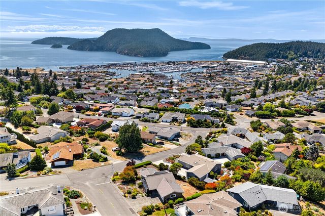 4808 Glasgow Way, Anacortes, WA 98221