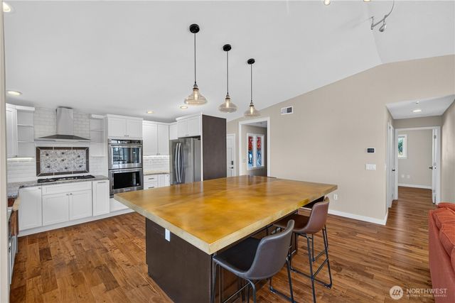 4808 Glasgow Way, Anacortes, WA 98221