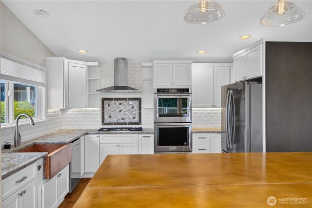 4808 Glasgow Way, Anacortes, WA 98221