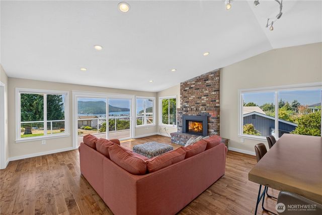 4808 Glasgow Way, Anacortes, WA 98221
