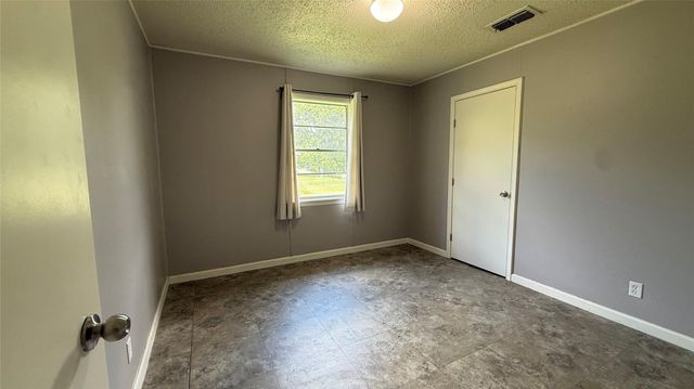 806 W 8th ST, Taylor, TX 76574