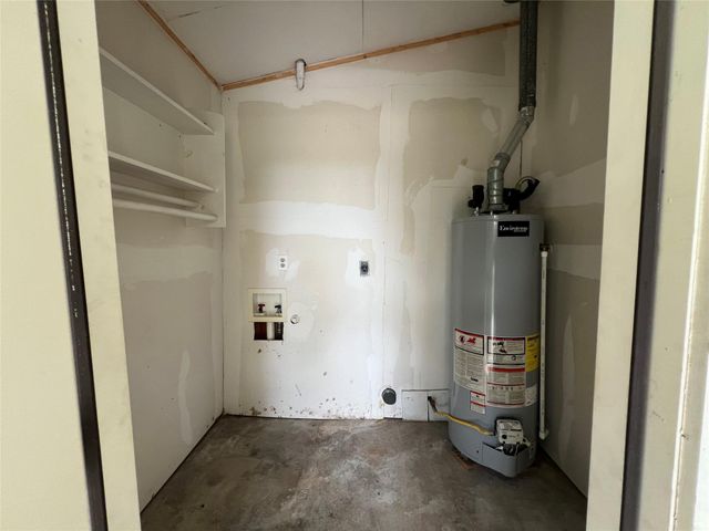 806 W 8th ST, Taylor, TX 76574