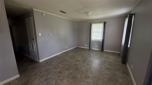 806 W 8th ST, Taylor, TX 76574