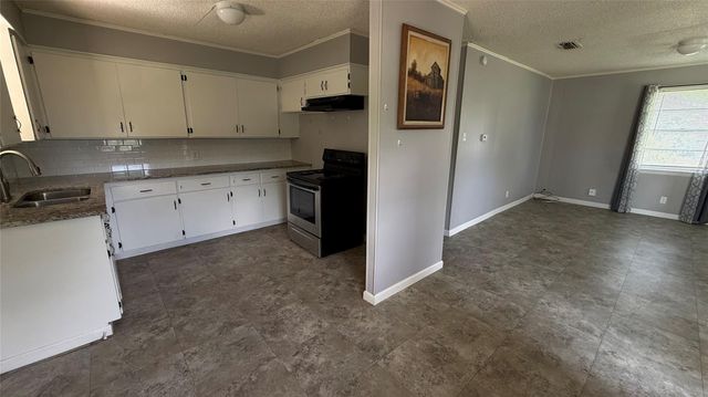 806 W 8th ST, Taylor, TX 76574
