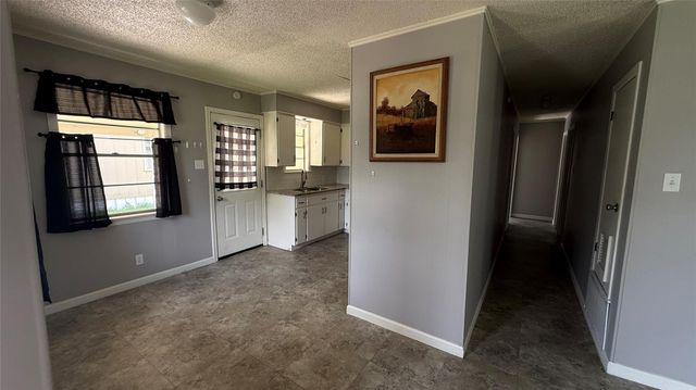 806 W 8th ST, Taylor, TX 76574