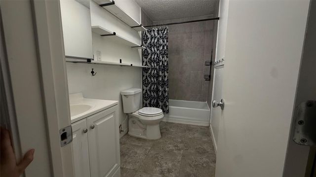 806 W 8th ST, Taylor, TX 76574