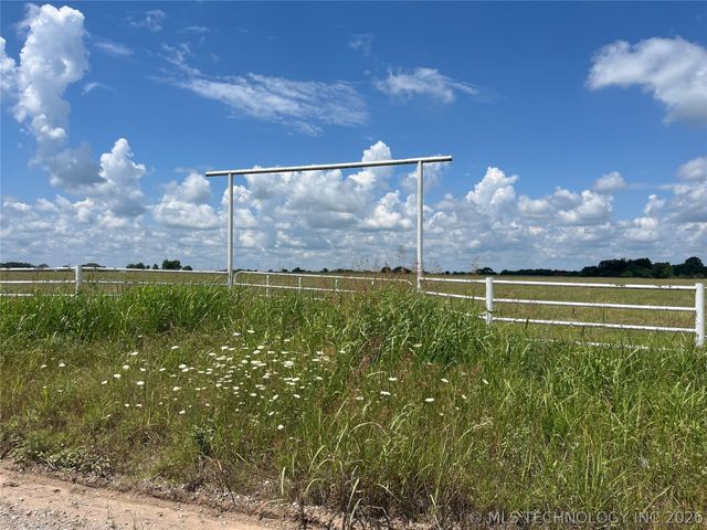 9264 Cherry Road, Henryetta, OK 74437