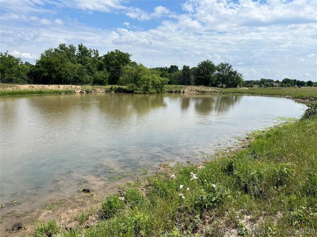 9264 Cherry Road, Henryetta, OK 74437