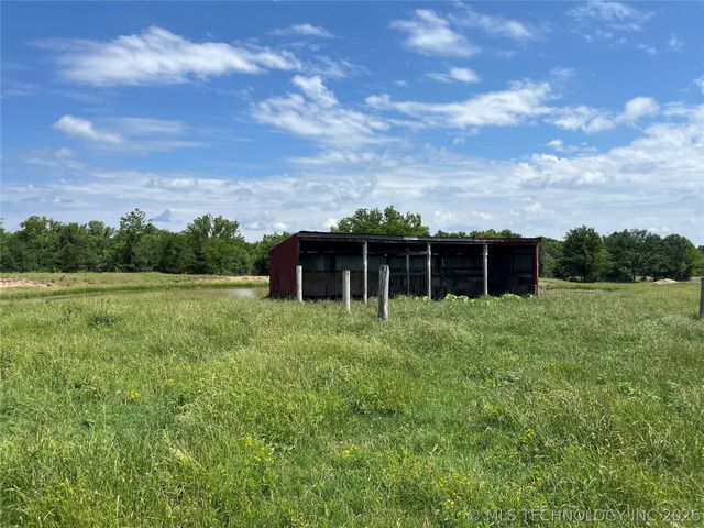 9264 Cherry Road, Henryetta, OK 74437