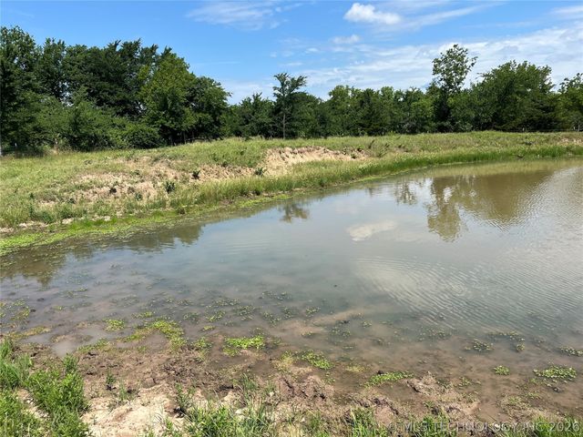 9264 Cherry Road, Henryetta, OK 74437