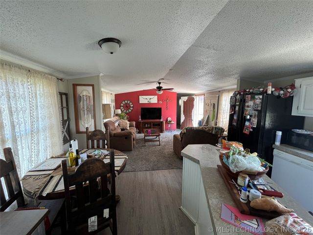9264 Cherry Road, Henryetta, OK 74437