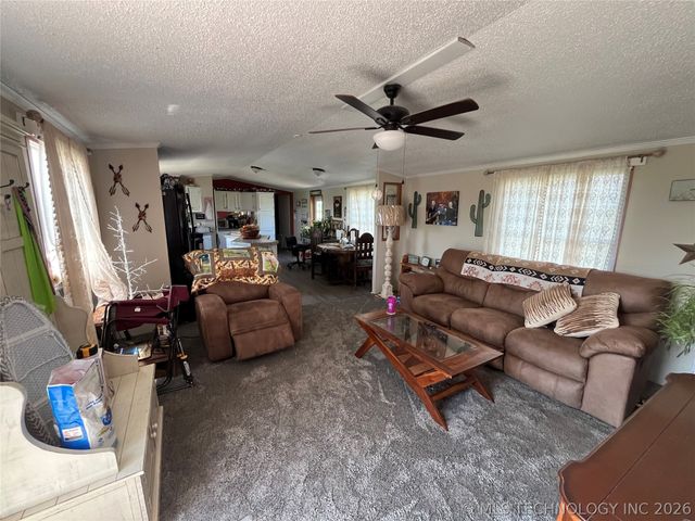 9264 Cherry Road, Henryetta, OK 74437