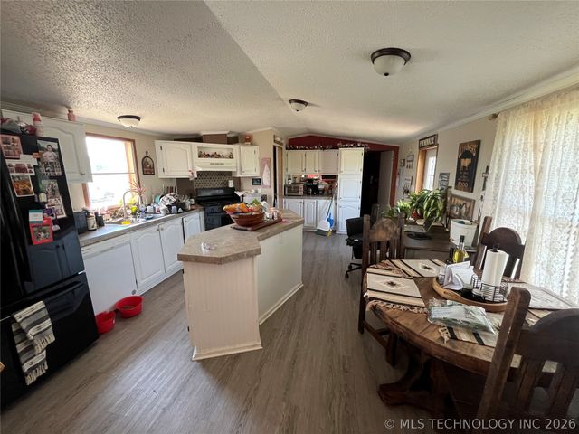 9264 Cherry Road, Henryetta, OK 74437