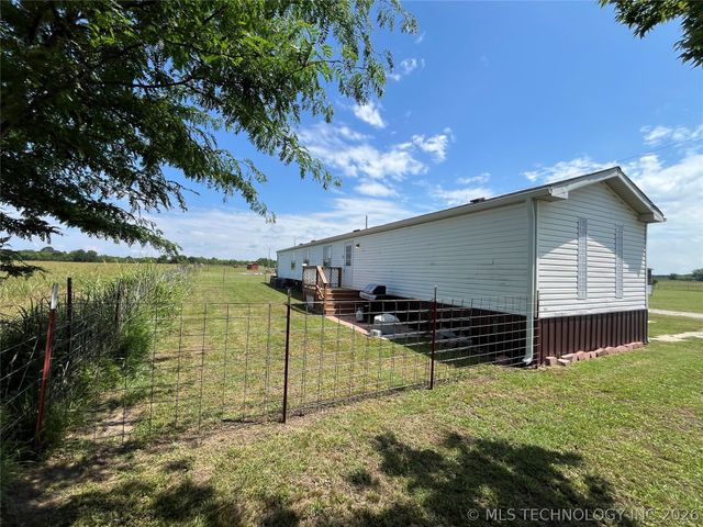 9264 Cherry Road, Henryetta, OK 74437