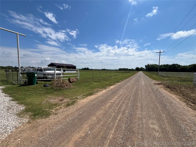 9264 Cherry Road, Henryetta, OK 74437