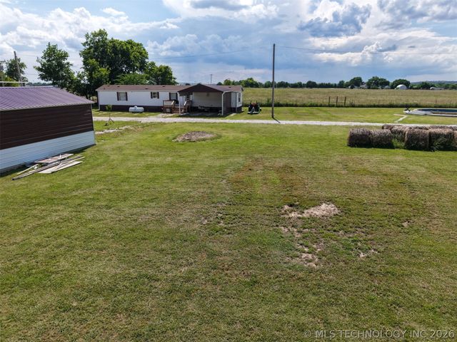 9264 Cherry Road, Henryetta, OK 74437