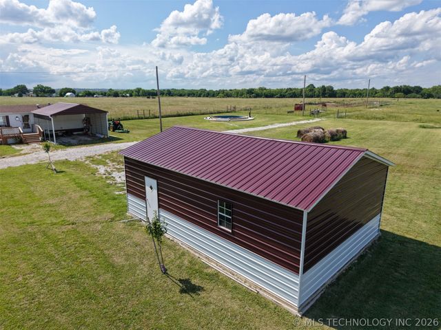 9264 Cherry Road, Henryetta, OK 74437