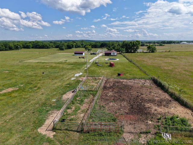 9264 Cherry Road, Henryetta, OK 74437