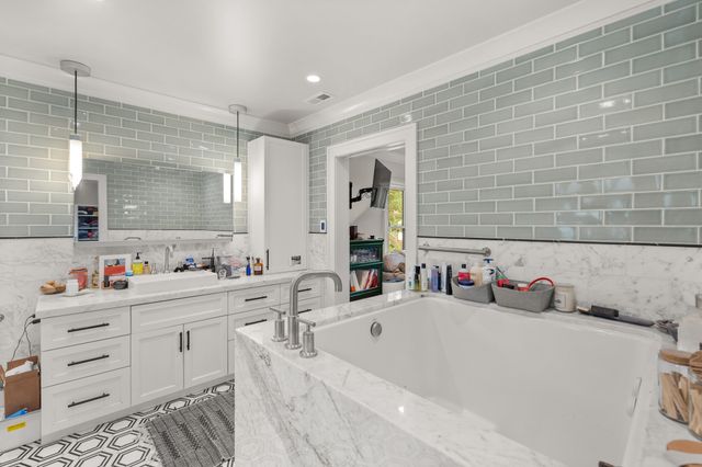 5215 Shriver Avenue, Des Moines, IA 50312