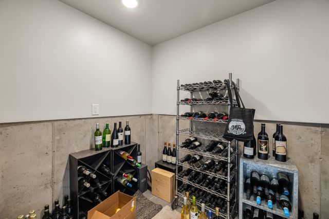 5215 Shriver Avenue, Des Moines, IA 50312
