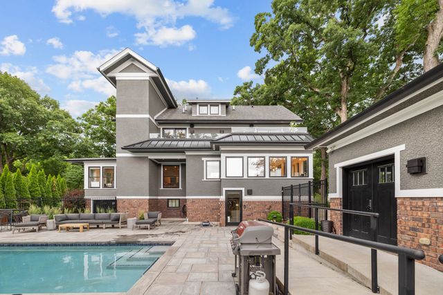 5215 Shriver Avenue, Des Moines, IA 50312