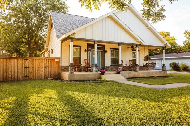 1009 Roselawn Street, Brownwood, TX 76801