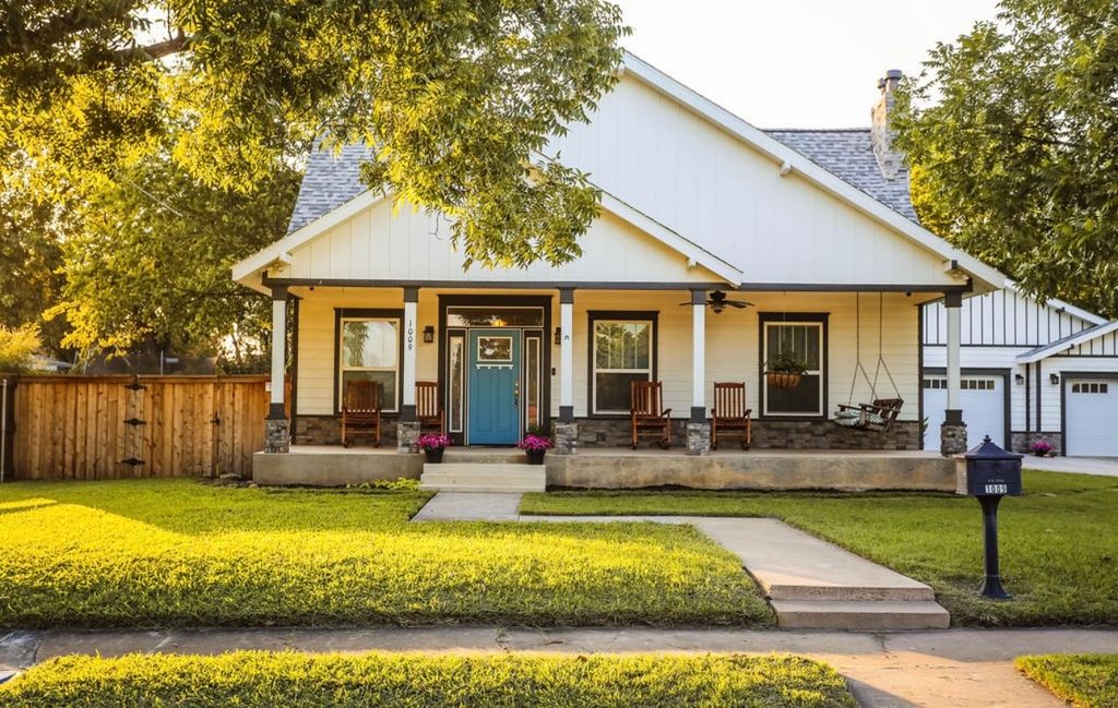 1009 Roselawn Street, Brownwood, TX 76801