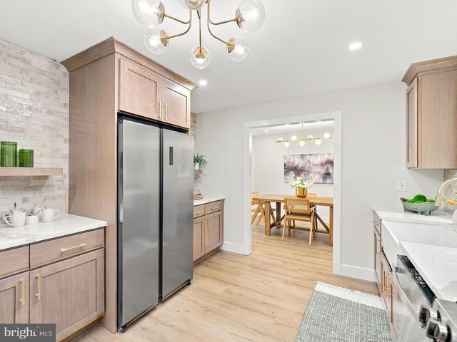 23 WALNUT DR, Burlington, NJ 08016