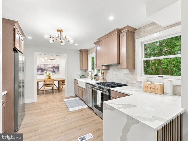 23 WALNUT DR, Burlington, NJ 08016