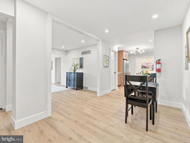 23 WALNUT DR, Burlington, NJ 08016