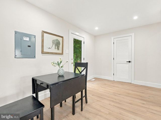 23 WALNUT DR, Burlington, NJ 08016