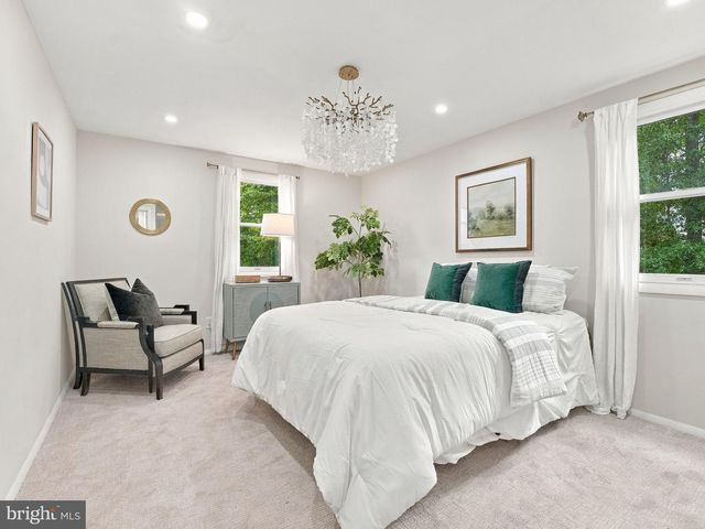23 WALNUT DR, Burlington, NJ 08016