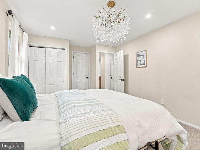 23 WALNUT DR, Burlington, NJ 08016