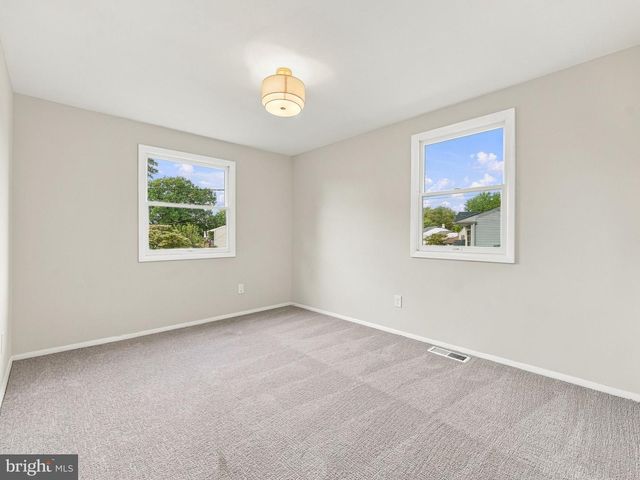 23 WALNUT DR, Burlington, NJ 08016
