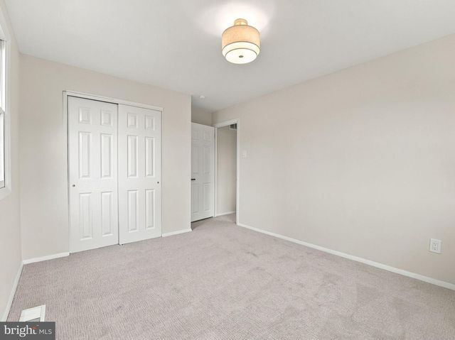 23 WALNUT DR, Burlington, NJ 08016