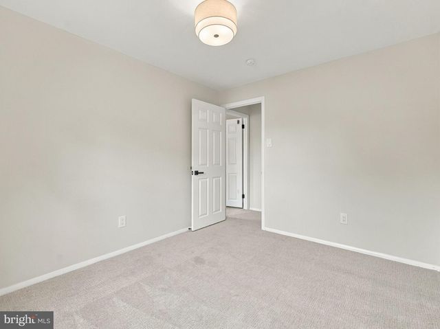 23 WALNUT DR, Burlington, NJ 08016