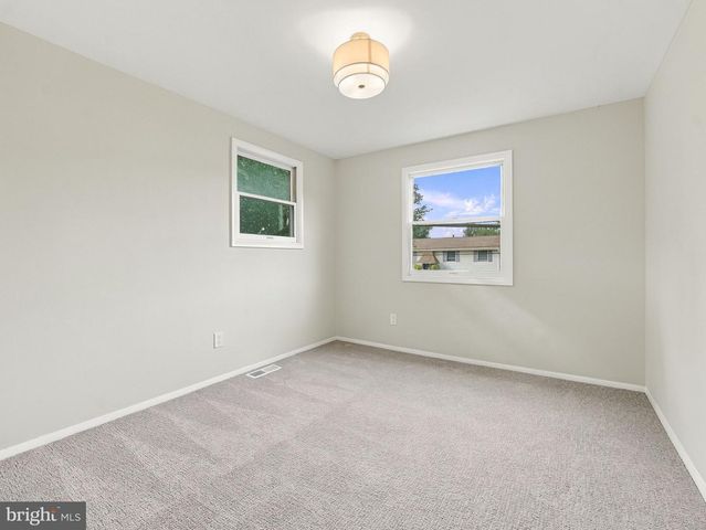 23 WALNUT DR, Burlington, NJ 08016