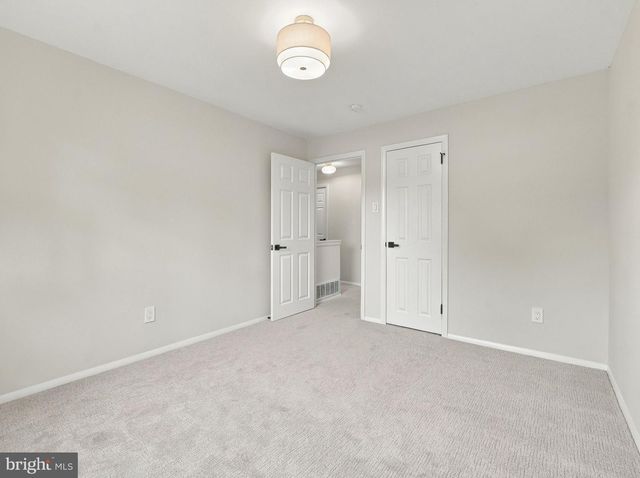 23 WALNUT DR, Burlington, NJ 08016