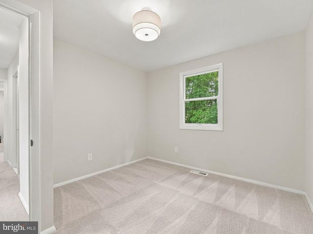 23 WALNUT DR, Burlington, NJ 08016
