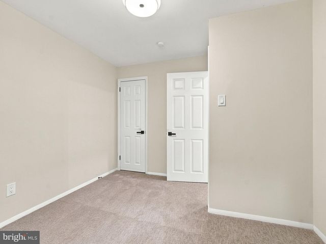 23 WALNUT DR, Burlington, NJ 08016