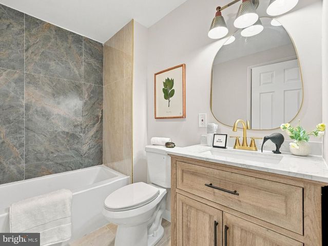23 WALNUT DR, Burlington, NJ 08016