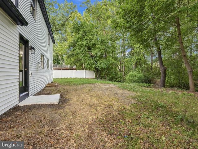 23 WALNUT DR, Burlington, NJ 08016