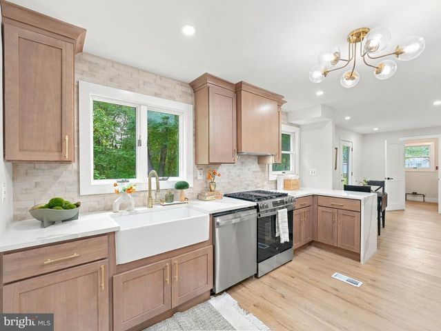 23 WALNUT DR, Burlington, NJ 08016
