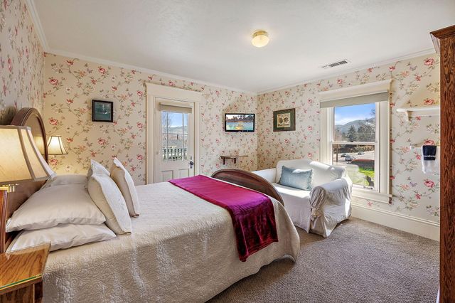 451 N Main Street, Ashland, OR 97520