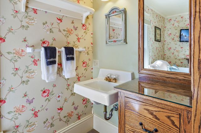 451 N Main Street, Ashland, OR 97520