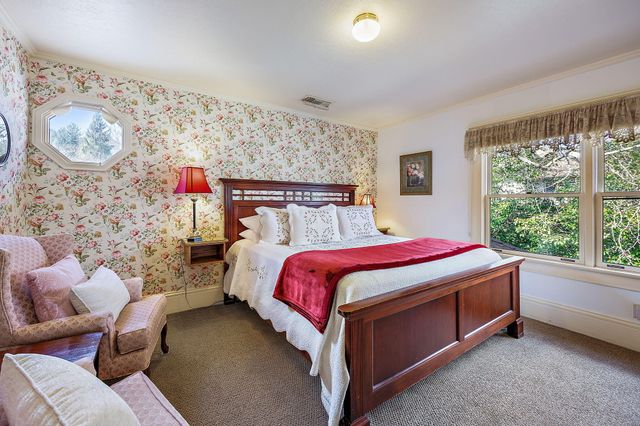 451 N Main Street, Ashland, OR 97520